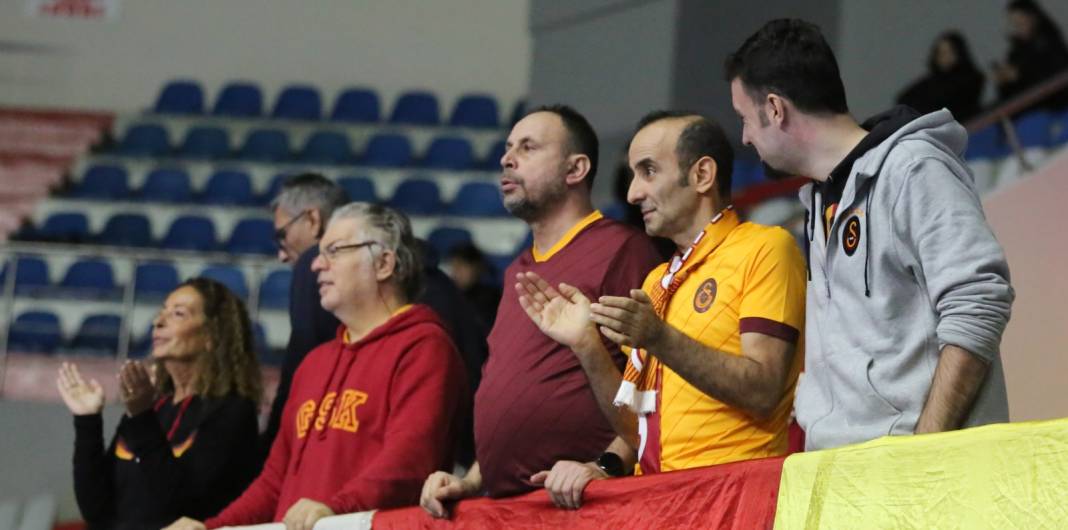 Galatasaray taraftarının çabası yetmedi. Sarı-kırmızılılar 3-1 mağlup oldu 10